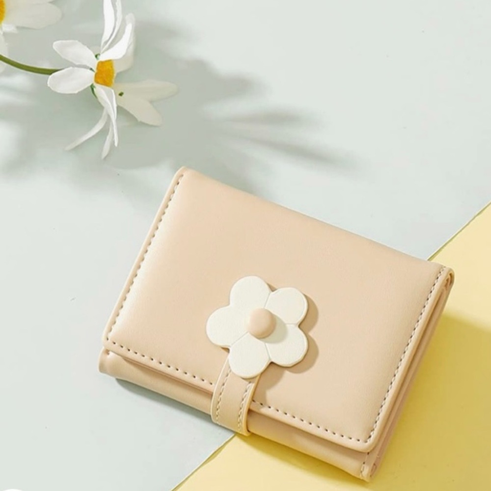 NWT MEISEE WOMEN'S LEATHER TRIFOLD WALLET